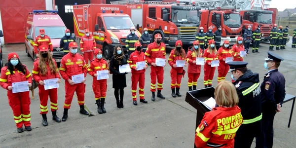 calarasi o parte din voluntarii de la ISU FOTO Facebo/ISU Calarasi