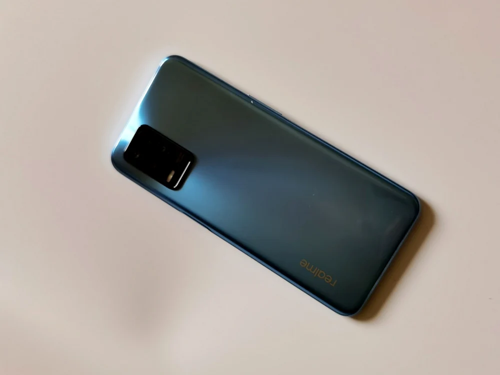 Realme 8 5G FOTO Adrian Pogîngeanu