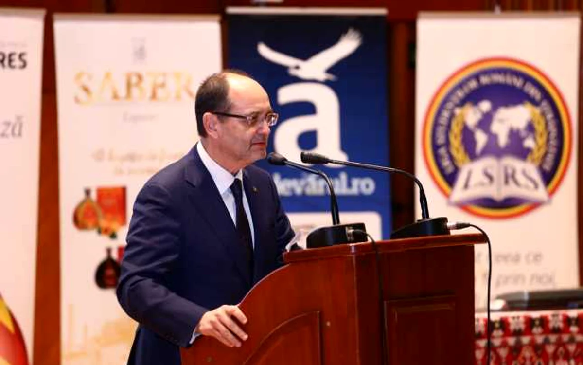 Ministrului Educaţiei, Adrian Curaj, caută resurse pentru a înlocui ”Cornul şi laptele” cu masa caldă
