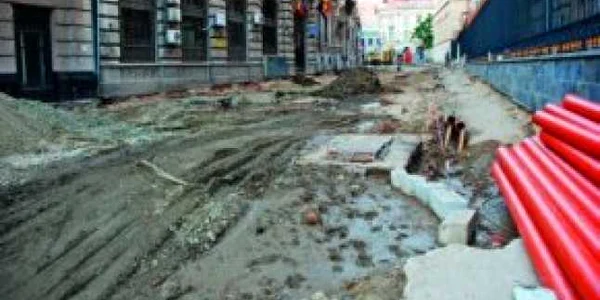 Consilieri ameninţaţi cu moartea de mafia imobiliară- Revista presei interne