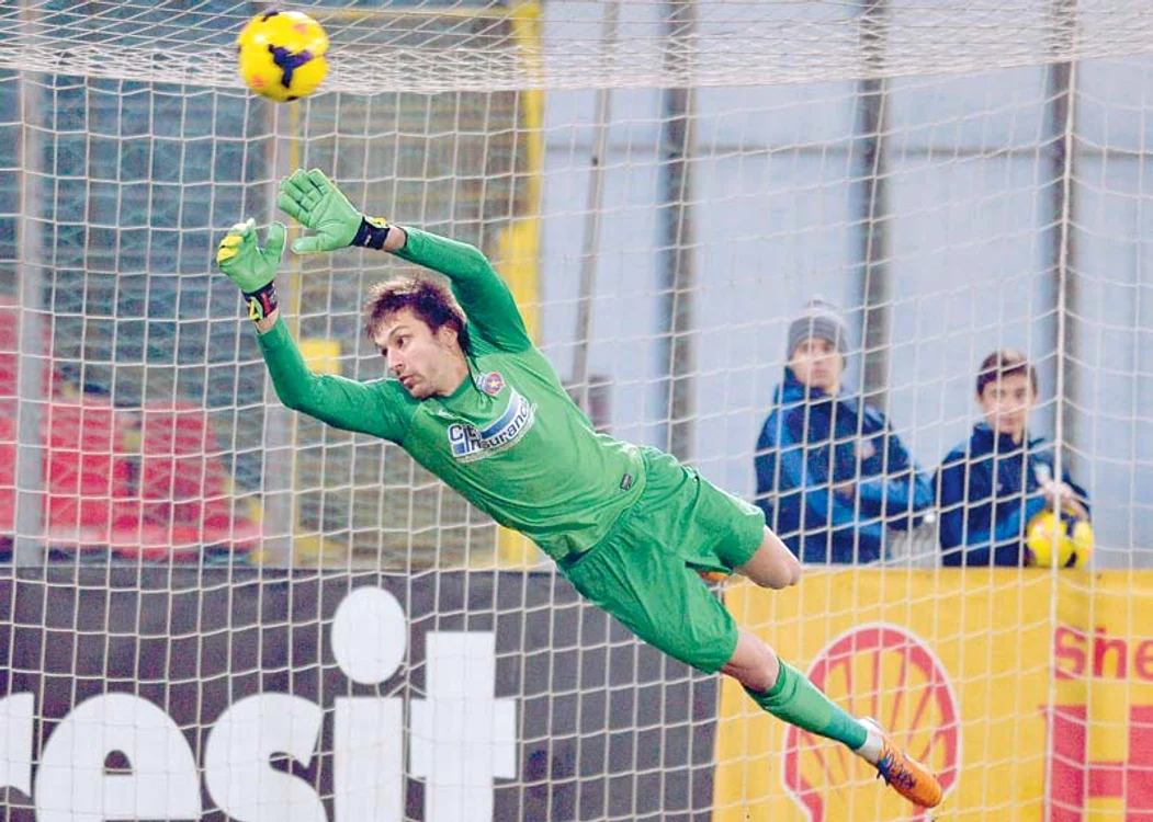 
    Ciprian Tătăruşanu  este unul dintre  cei mai buni  portari din Liga I  