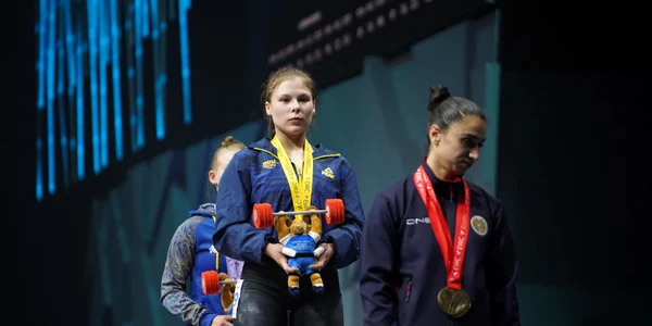 andreea cotruta foto federatia romana de haltere jpg