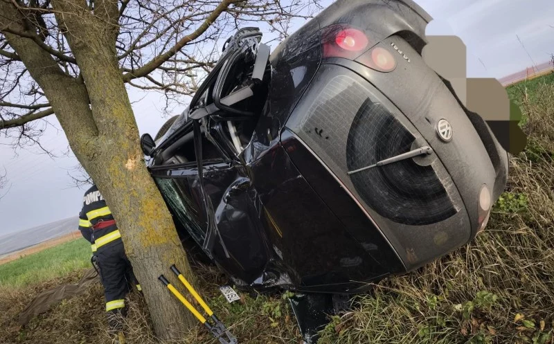 O mamă și fiii ei au ajuns la spital, după ce mașina în care se aflau s-a răsturnat