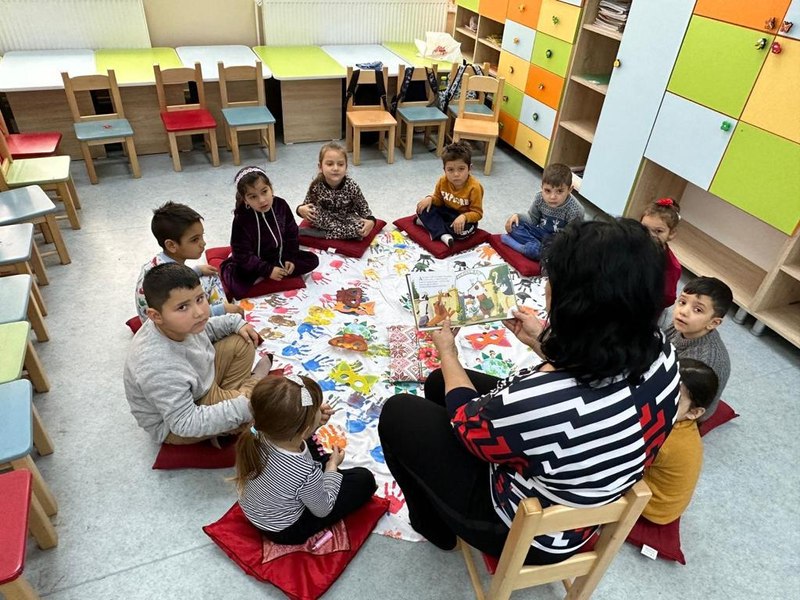 Clubul care a adus cheful de lectură în școală. Scriitoare: „Vrem să le arătăm adulților că de fapt copiii citesc, dacă au ce” 