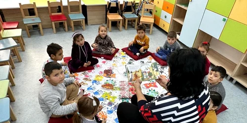 activitati la clubul de lectură fanbook scarisoara   foto arhiva lacramioara cule (22) jpeg
