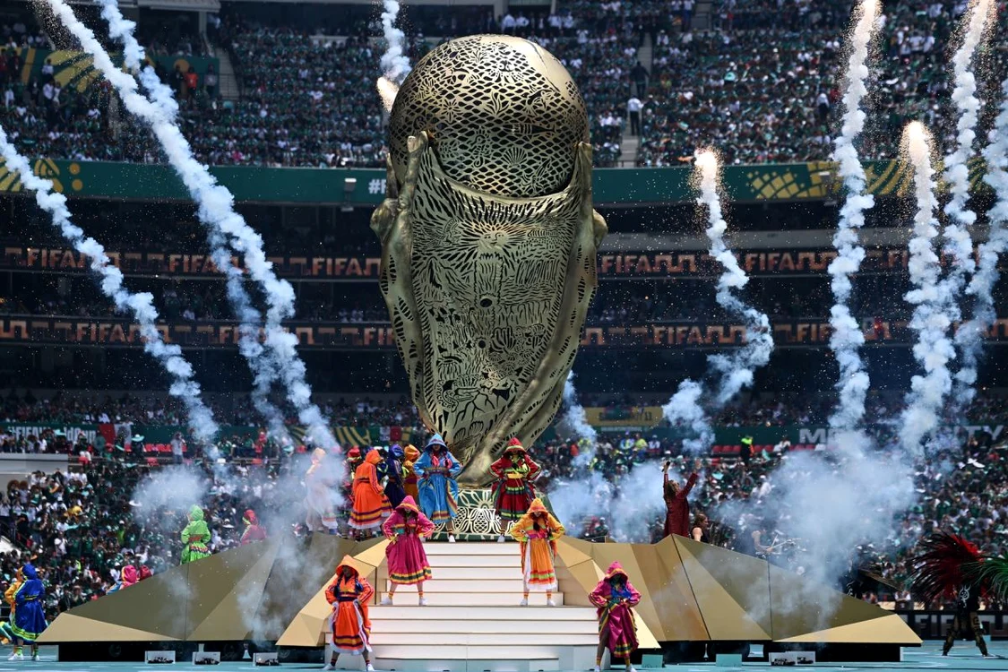 Trofeul Cupei Mondiale a tronat la centrul terenului (FOTO: Profimedia)