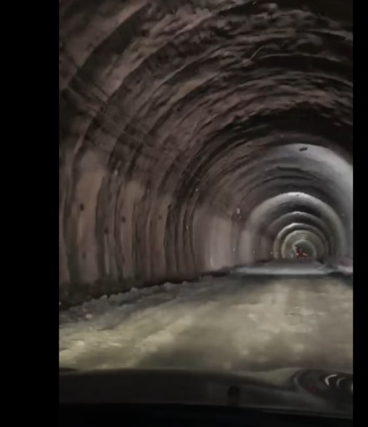 Premieră pe Autostrada Sibiu - Pitești: Imagini de la prima traversare cu mașina prin tunelul Robești