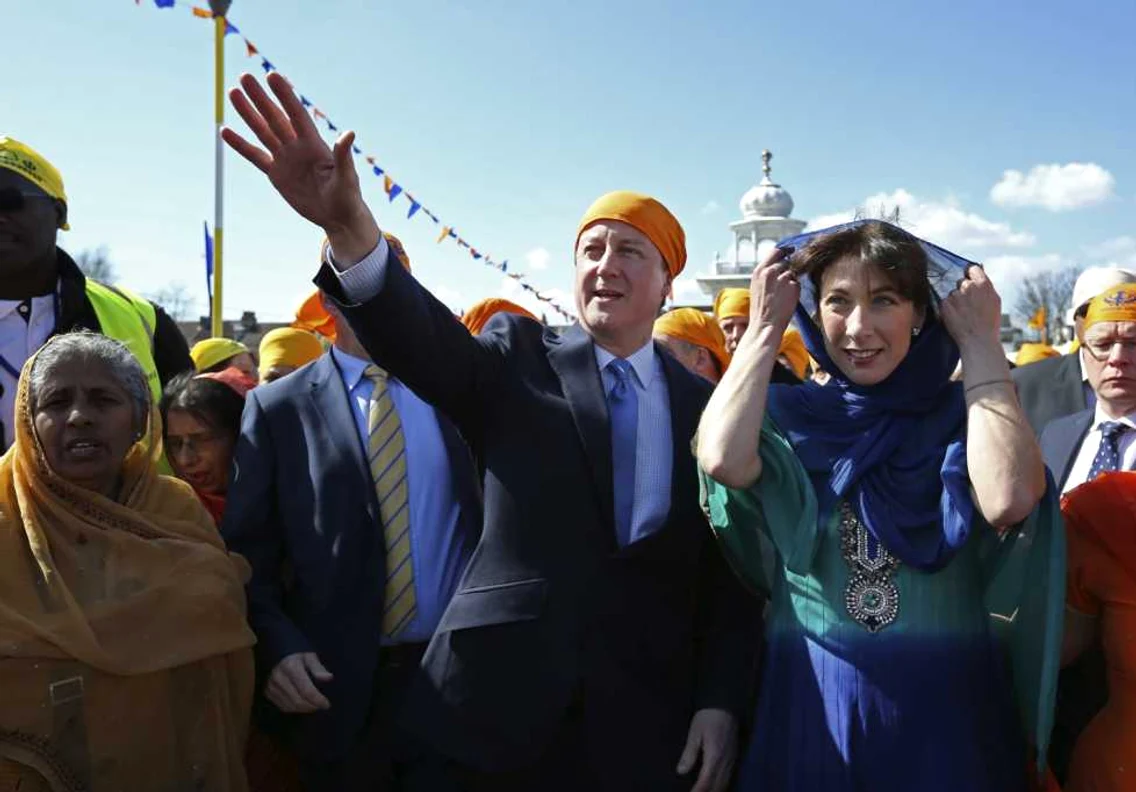  Cuplul Cameron a vizitat un templu sikh din Kent