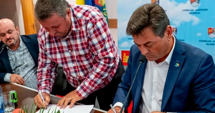 Contractele au fost semnate la sediul CJ Ialomiţa FOTO Facebook/CJ Ialomiţa