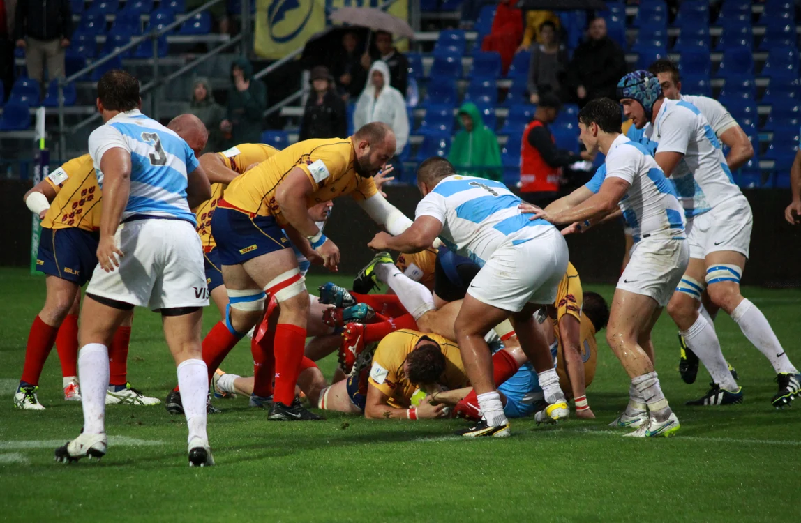 
    În 2015, pe „Arcul de Triumf”, România a învins cu 23-0 pe Argentina Jaguars, echipa secundă a ArgentineiFoto: Marian Burlacu  