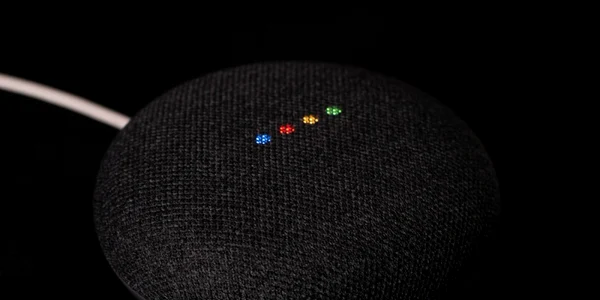 Boxa inteligenta Google mini FOTO Shutterstock