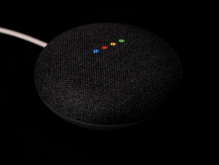 Boxă Google Home Mini. FOTO Shutterstock