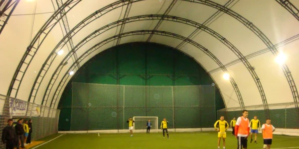 Terenul de minifotbal de la Onești va putea gazdui meciuri din campionatul național