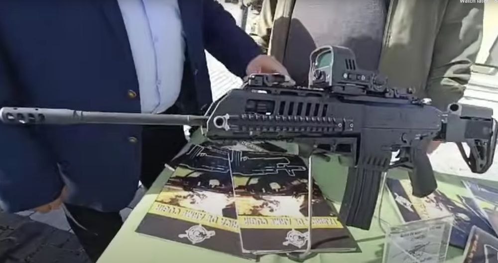 Pușcă de asalt pe calibru NATO, în ultima fază de omologare la Fabrica de Arme Cugir. Poate trage 600 de gloanțe pe minut VIDEO
