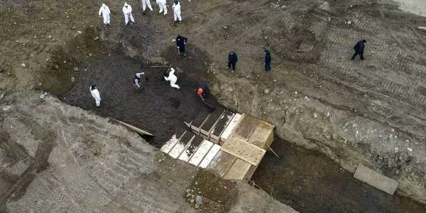 Morti ingropati de coronavirus pe Hart Island FOTO Les Echos