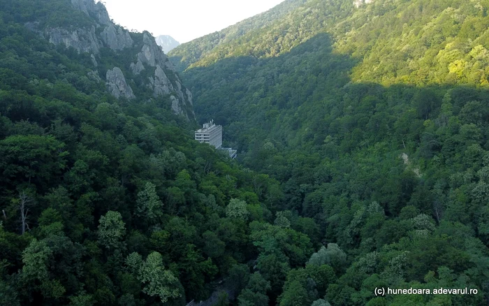 Valea Cernei. Foto: Daniel Guță. ADEVĂRUL