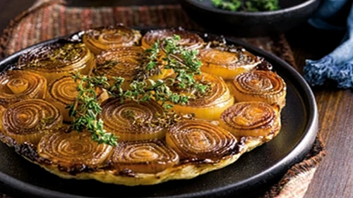tarta cu ceapa caramelizata jpg