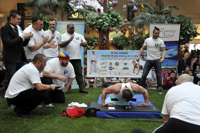 
    Adrian Petre aşteaptă omologarea noului record. (Foto: Raul Ştef/Mediafax)  