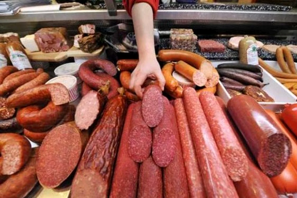 
    Carnea procesată creşte riscul de a face atac de cord  