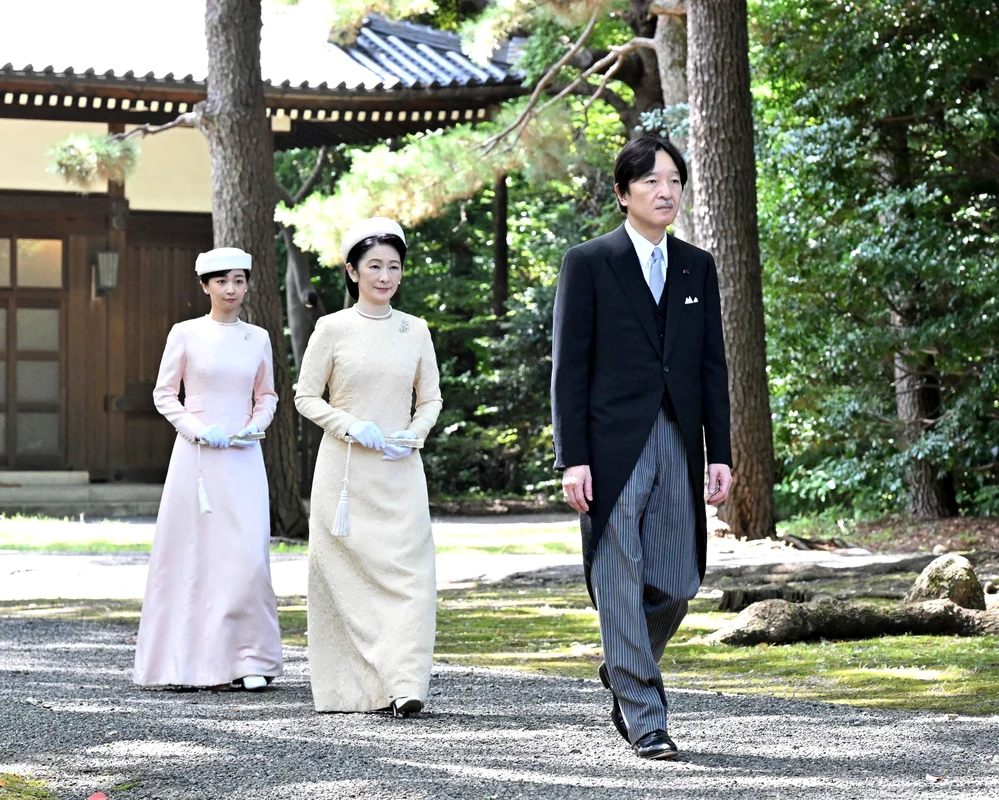 Prințul Akishino, Prințesa Kiko și Prințesa Kako la majoratul Prințul Hisahito al Japoniei. FOTO: Profimedia