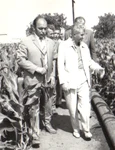 Nicolae Ceaușescu, în vizită la Întreprinderea agricolă de stat Amzacea, județul Constanța (©  „Fototeca online a comunismului românesc”, cota: 88/1979)