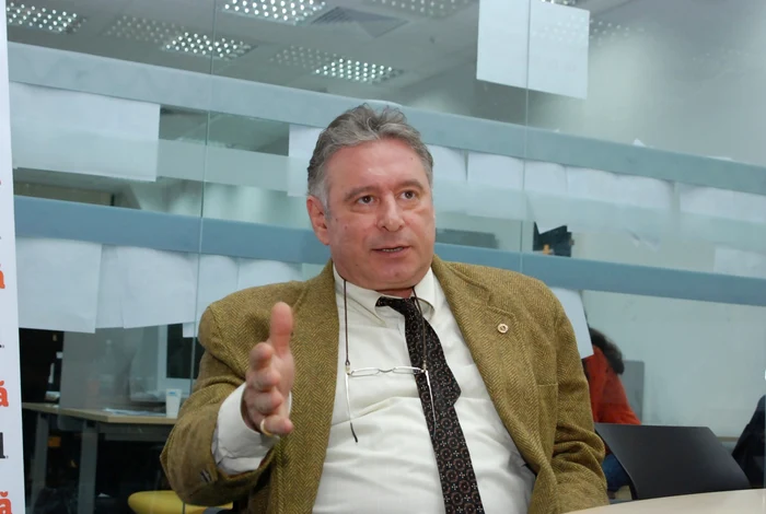 Mădălin Voicu se răfuieşte cu preoţii