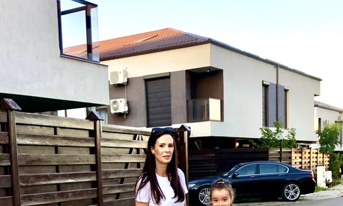 Iese la plimbare cu rolele alături de fetița ei, Renata jpeg