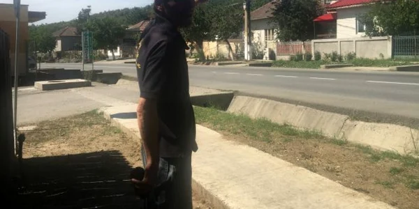 Oamenii susţin că berzele aduc noroc 