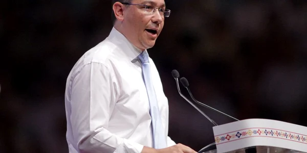 Premierul Victor Ponta în timpul discursului de lansare a candidaturii la prezidenţiale FOTO Mediafax 