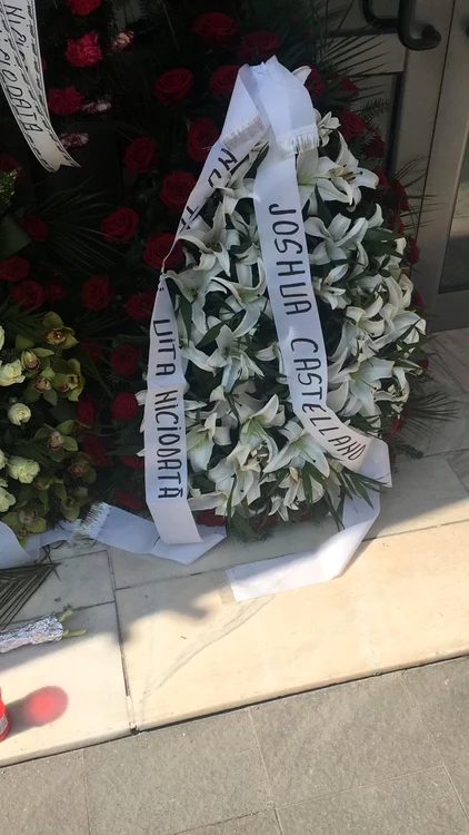 Cătălin Botezatu a trimis o coroană de flori la Casa de Modă Venus