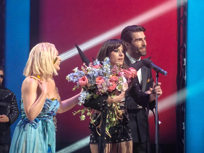 Alexandra, alături de prezentatorii Daniel Nuță și Giulia Nahhmany FOTO Adevărul