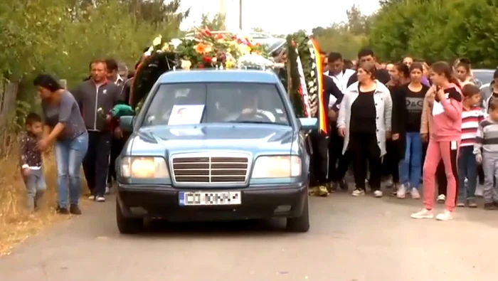 Adriana, înmormântată joi (26 septembrie) la Gura Şuţiifoto: captură video Antena 3