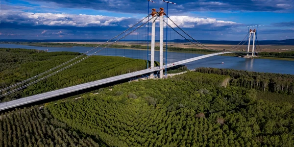 Podul suspendat peste Dunăre, de la Brăila FOTO: Radu Aramă 