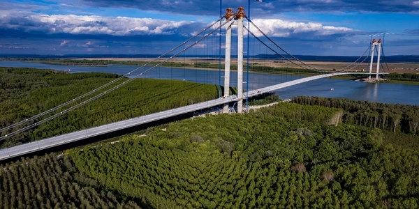 Podul suspendat peste Dunăre, de la Brăila FOTO: Radu Aramă 