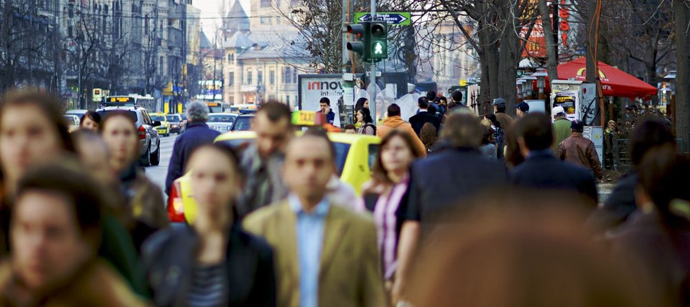 Sondaj: Jumătate dintre români cred că politicienii ascund motivele reale din spatele deciziilor lor