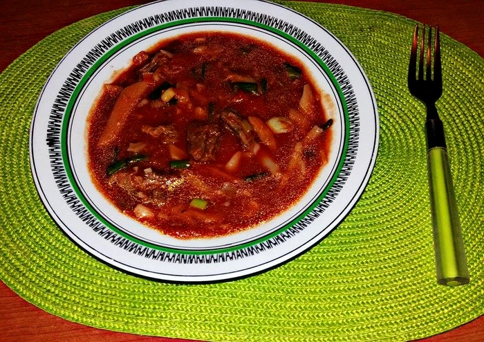 Tocăniţă de vită cu ciuperci şi legume