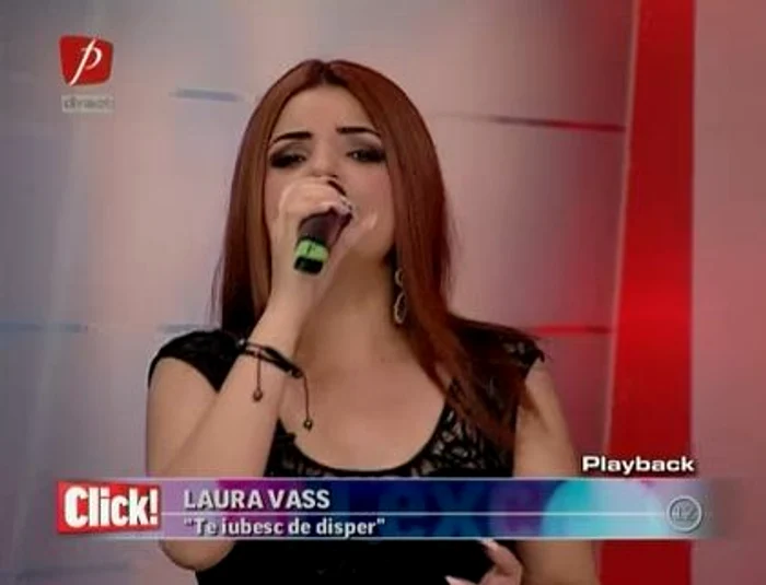 Piesa "Două petale" este debutul Laurei în muzică, debut care a avut loc în urmă cu mai bine de 9 ani