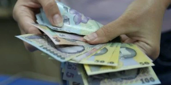 Leul câştigă un ban la cursul de referinţă, faţă de ieri