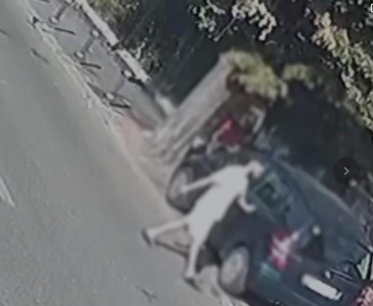 O tânără și mama ei, terorizate de fostul iubit al fetei. Amenințările au continuat în ciuda ordinului de protecție