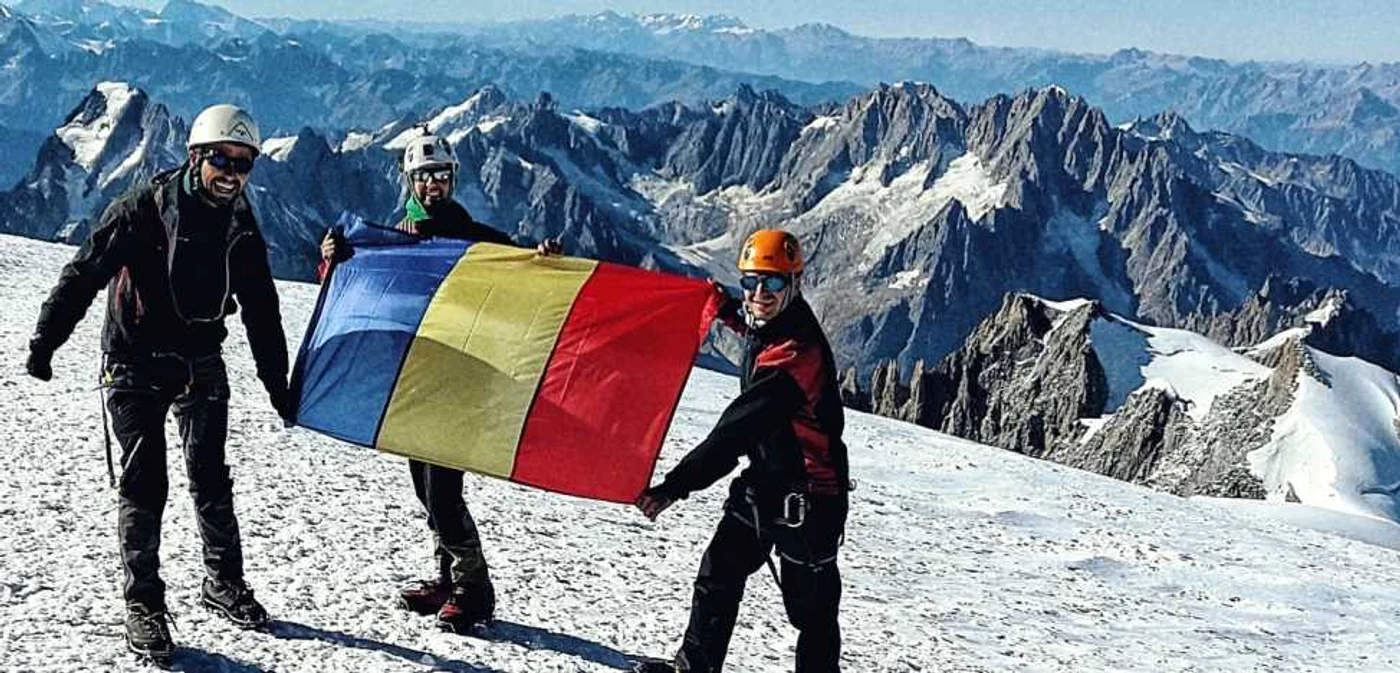 Victorioşi, pe vârful Mont Blanc: Marius Pancu, Cristian Bunda şi Andrei Panaiotu   FOTO: arhivă personală