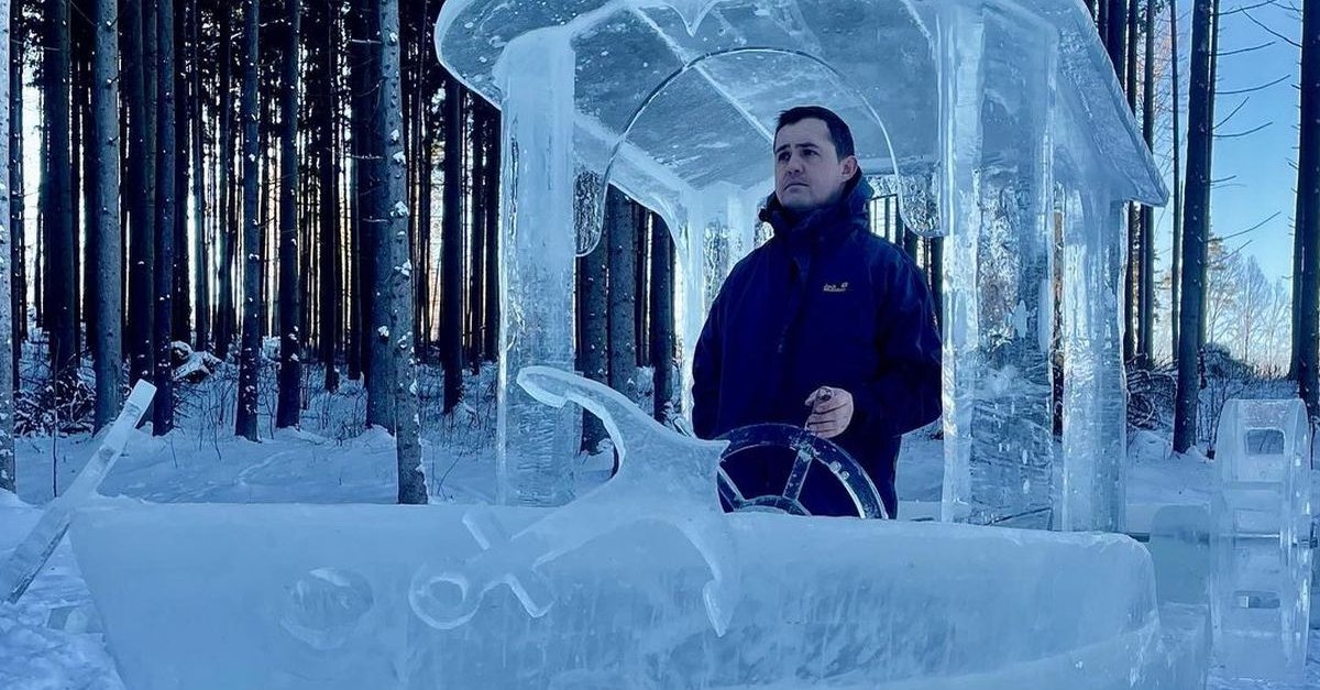 Acest artist a creat o barcă de gheață funcțională! Imagini inedite