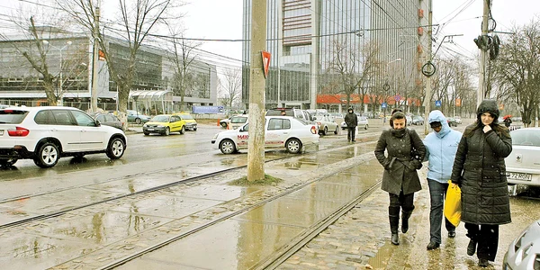 De astăzi se răceşte şi vin ploile,  chiar lapoviţa în unele zone jpeg