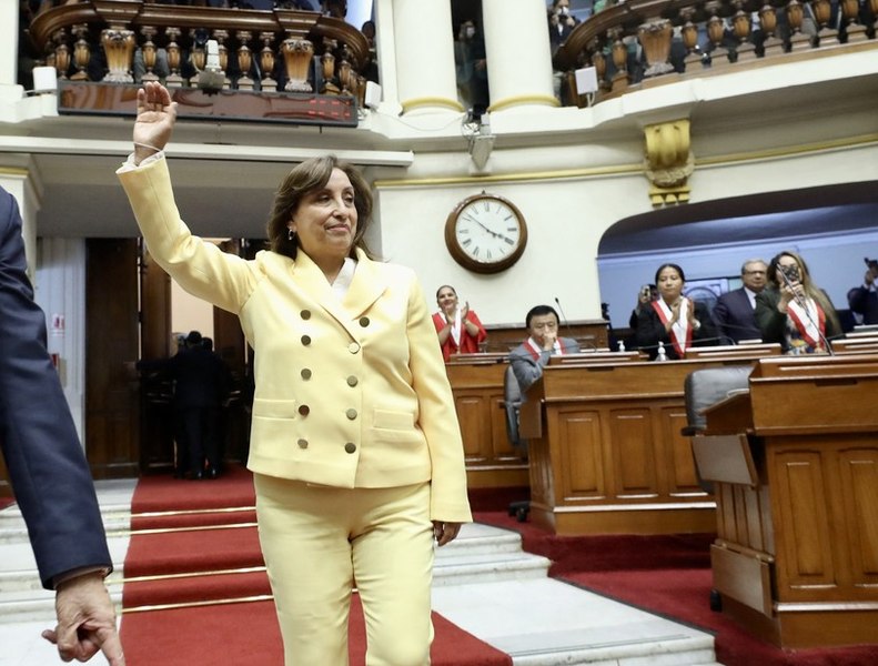Președinta peruană, atacată de soția unui protestatar ucis în 2022. ”Criminalo!” VIDEO