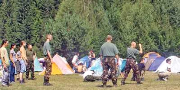 Antrenament surprins în 2008, la  Valea Uzului, într-o tabără din timpul  unei întruniri a tineretului maghiar