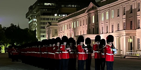 repetiție înainte a procesiunii de miercuri pentru a aduce sicriul Reginei de la Palatul Buckingham la Westminster Hall foto Twitter @NickDixonITV