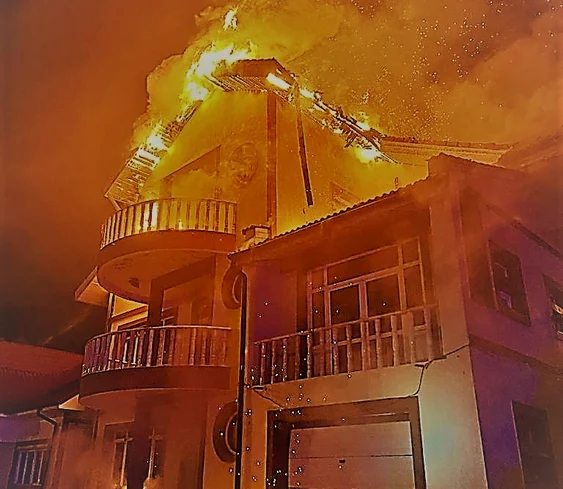 Incendiu puternic la o locuință din Fetești FOTO ISU Ialomița