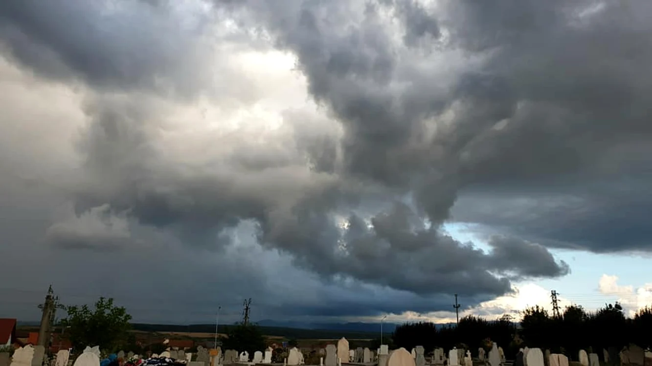
    În perioada 4 – 8 octombrie, meteorologii ANM prognozează ploi și temperaturi scăzute, în toată țaraFOTO: Facebook  