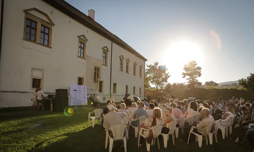 De ce merită să faci un festival jpeg