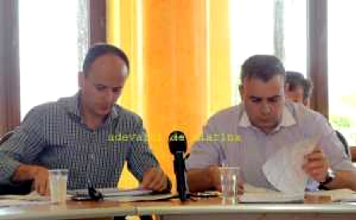 Darius Vâlcov, primar al Slatinei din anul 2004, alături de Minel Prina, acum viceprimar şi ajuns "mâna dreaptă" a edilului - în prezent