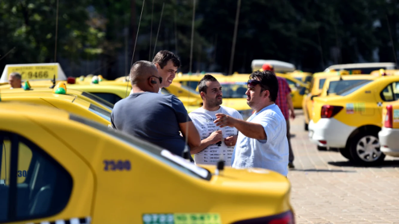 
    Taximetriștii și-au spus în repetate rânduri nemulțumirea în stradă față de Uber  